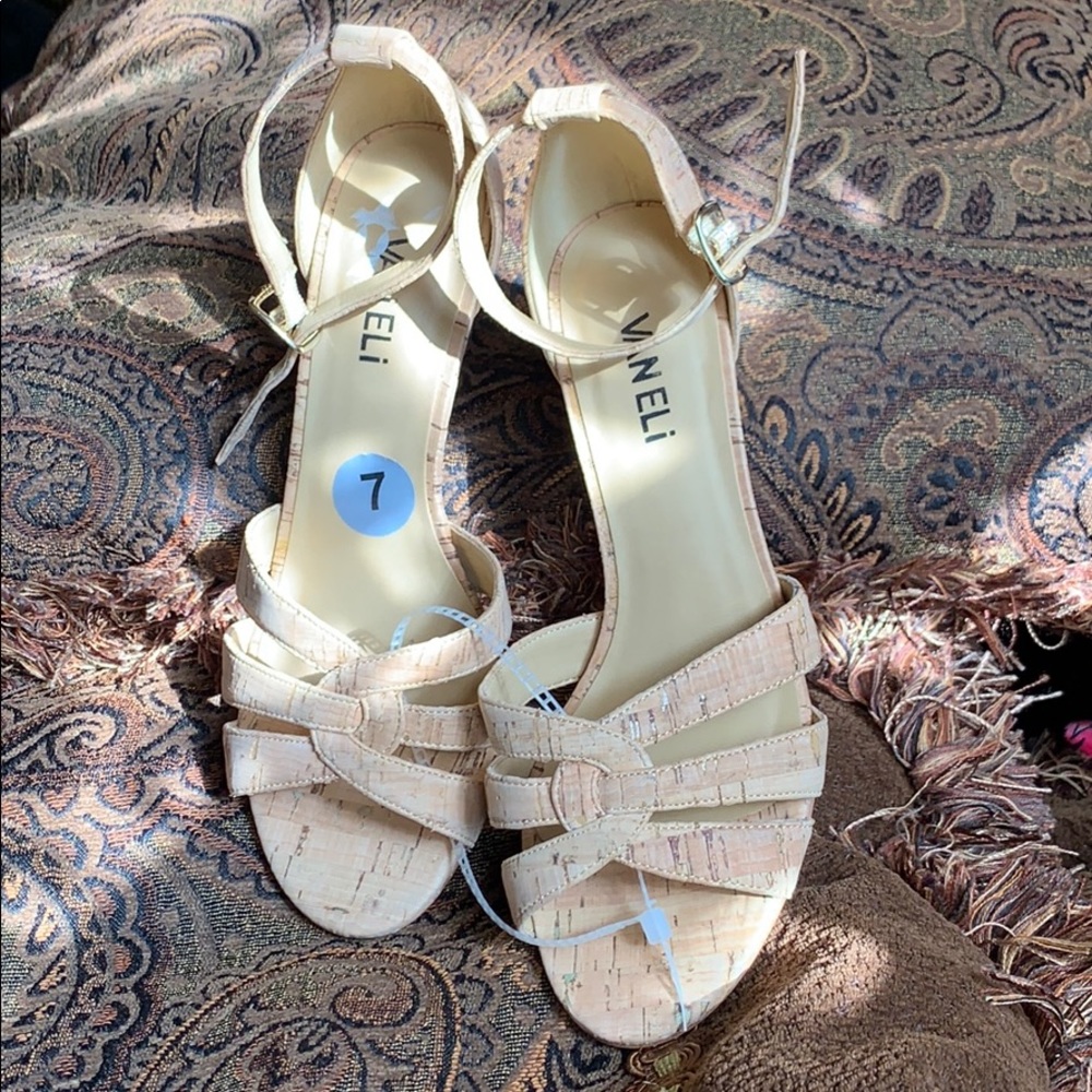 3/$30 Cute sandals! NWOT